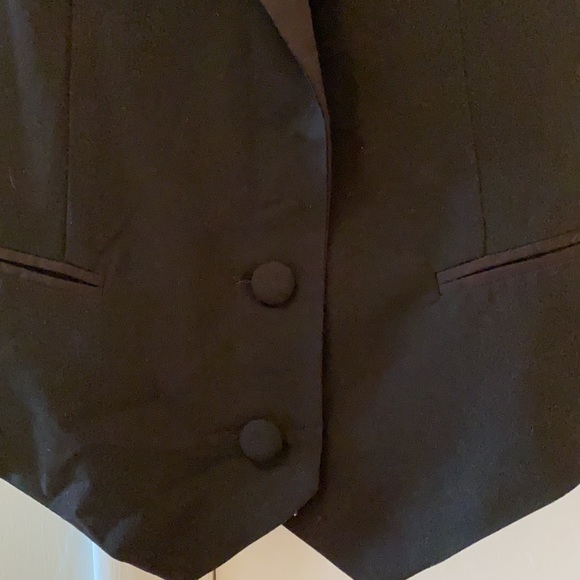 Vest - Picture 2 of 3